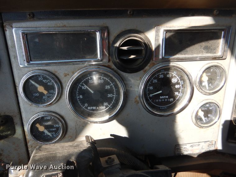 image for item FK9390 1995 Ford L8000  dump truck