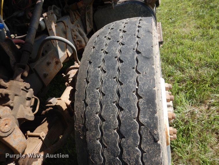 image for item FK9390 1995 Ford L8000  dump truck