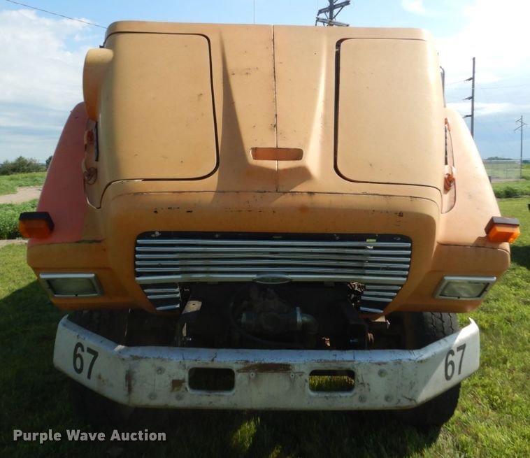 image for item FK9390 1995 Ford L8000  dump truck