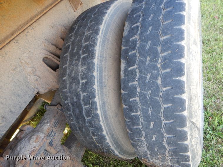 image for item FK9390 1995 Ford L8000  dump truck