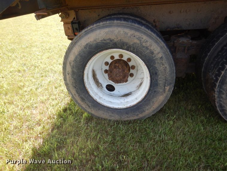 image for item FK9390 1995 Ford L8000  dump truck