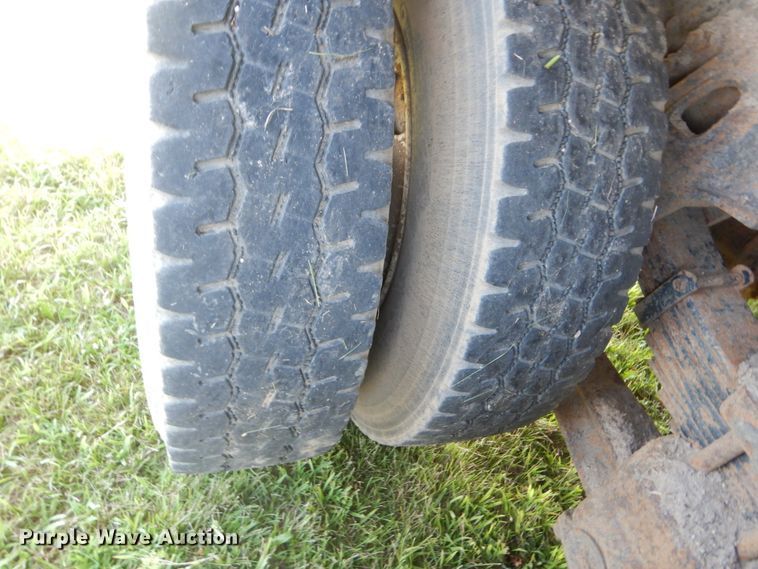 image for item FK9390 1995 Ford L8000  dump truck