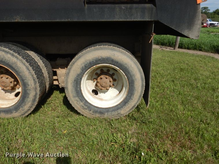 image for item FK9390 1995 Ford L8000  dump truck