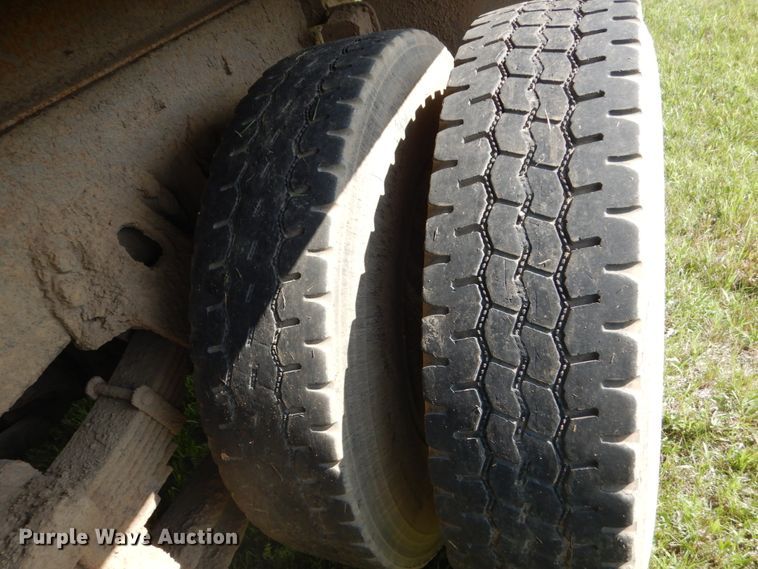 image for item FK9390 1995 Ford L8000  dump truck