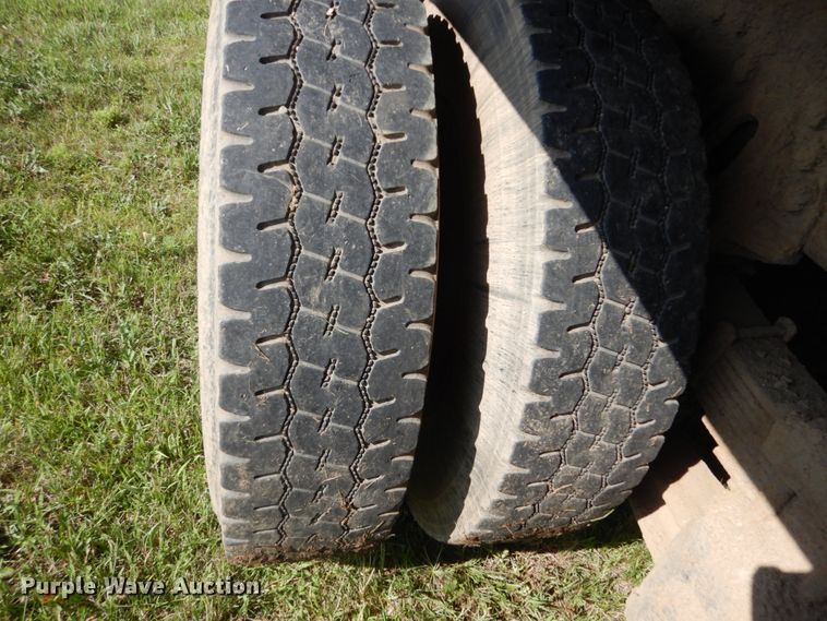 image for item FK9390 1995 Ford L8000  dump truck