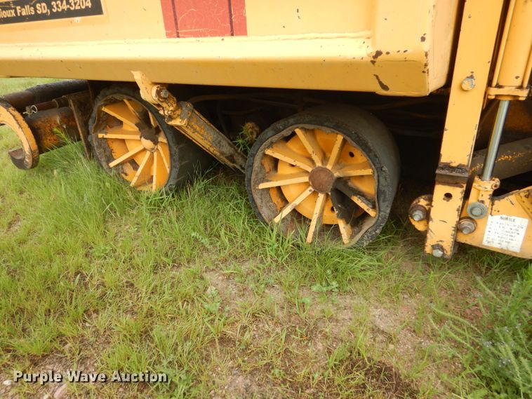 image for item FK9391 Blaw-Knox PF-161  paver