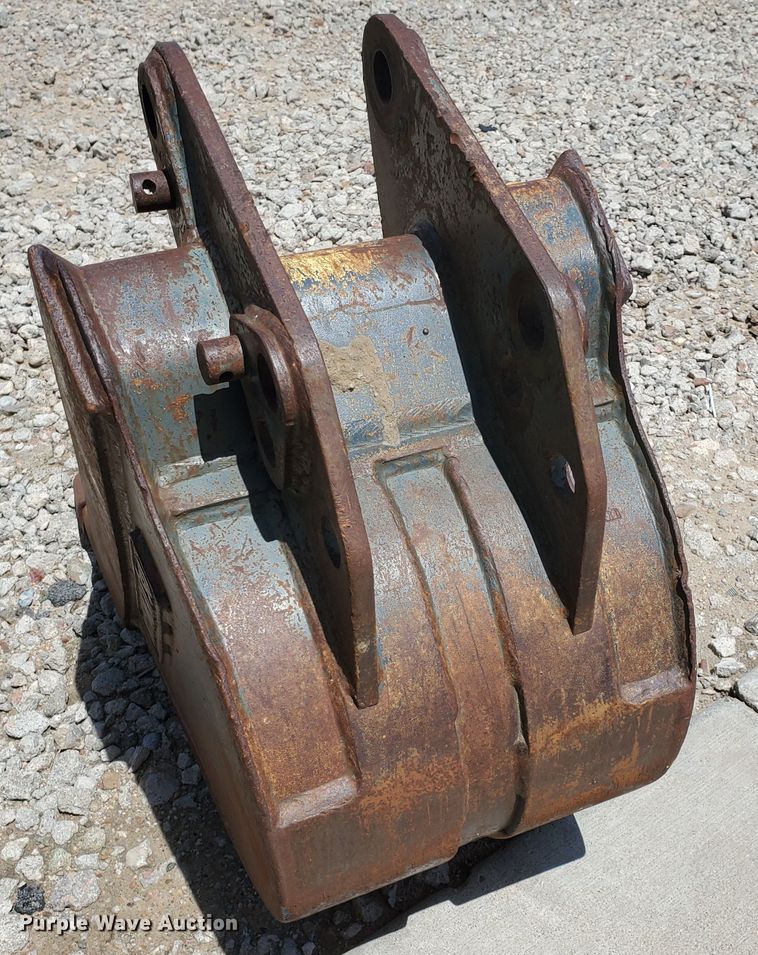 image for item GM9303 Komatsu 16"W backhoe bucket