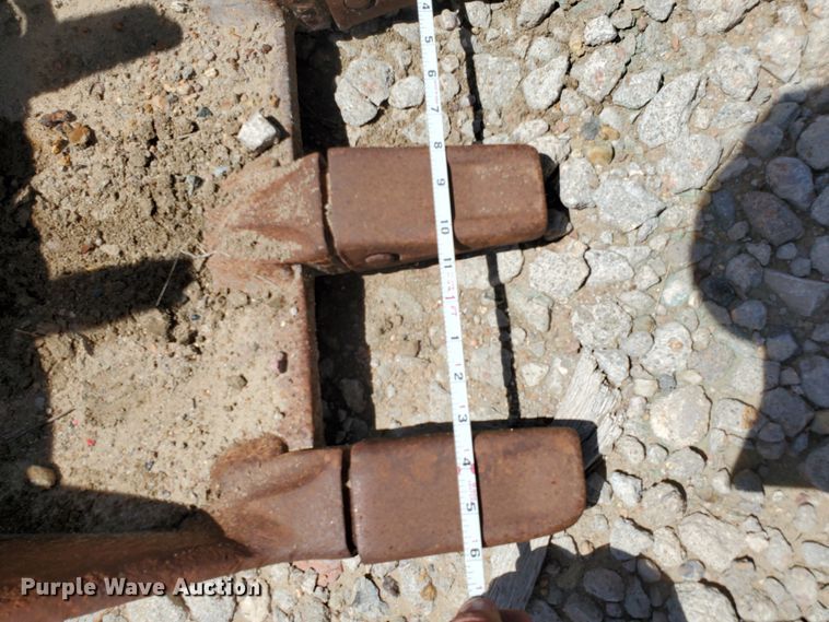 image for item GM9303 Komatsu 16"W backhoe bucket