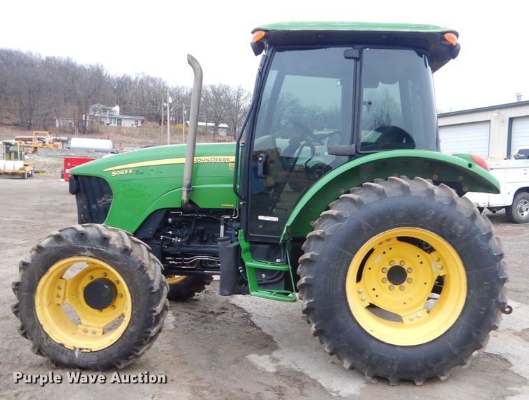 image for item GN9222 2010 John Deere 5083E  tractor