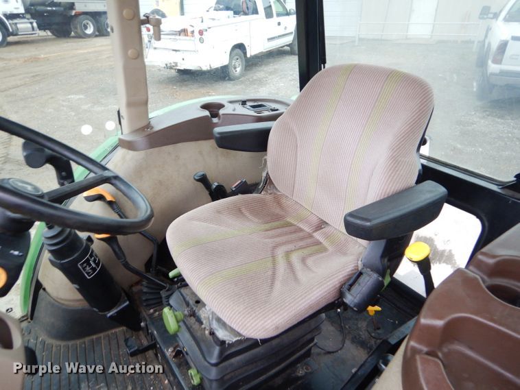 image for item GN9222 2010 John Deere 5083E  tractor