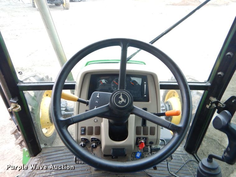 image for item GN9222 2010 John Deere 5083E  tractor