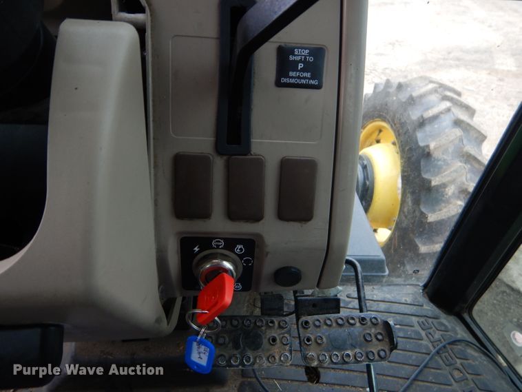 image for item GN9222 2010 John Deere 5083E  tractor