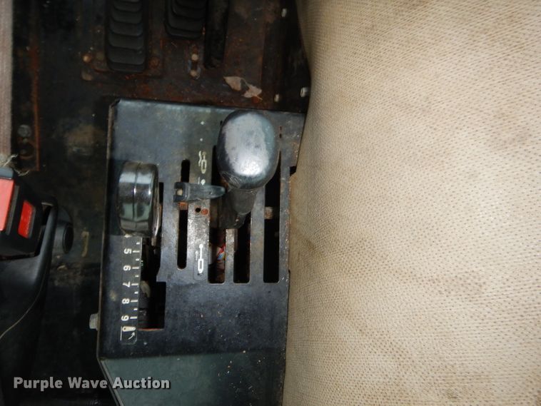 image for item GN9222 2010 John Deere 5083E  tractor