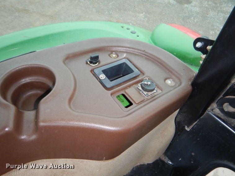 image for item GN9222 2010 John Deere 5083E  tractor