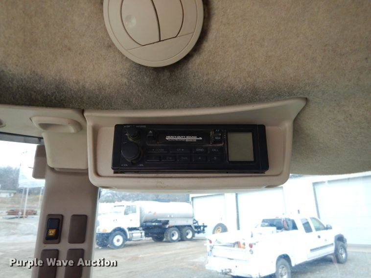 image for item GN9222 2010 John Deere 5083E  tractor