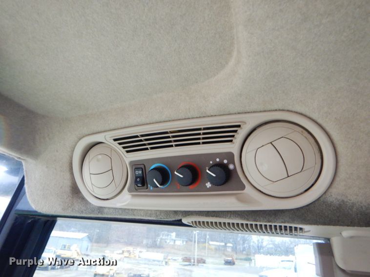 image for item GN9222 2010 John Deere 5083E  tractor