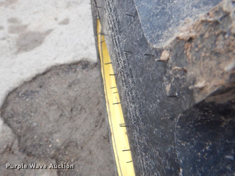 image for item GN9222 2010 John Deere 5083E  tractor