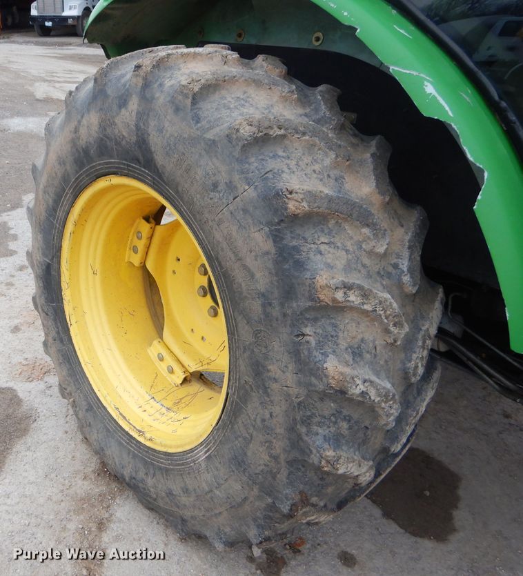 image for item GN9222 2010 John Deere 5083E  tractor