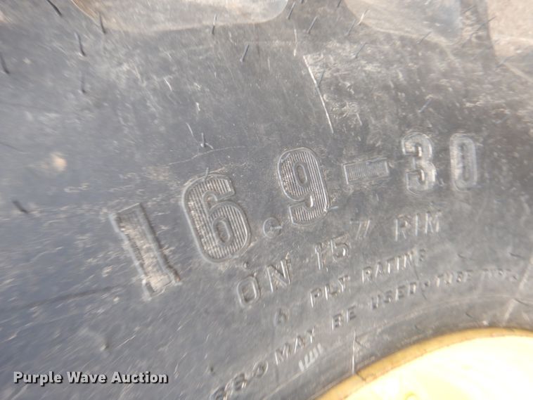 image for item GN9222 2010 John Deere 5083E  tractor