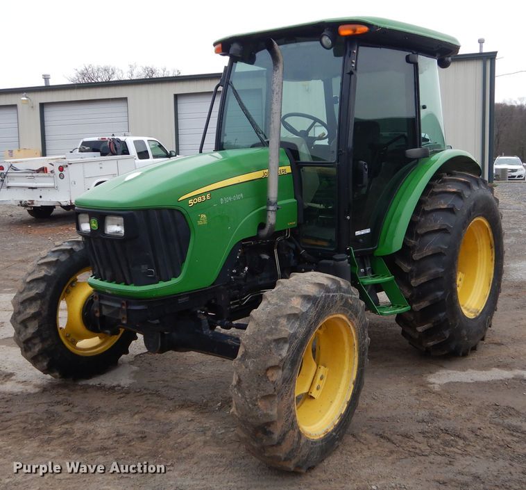 image for item GN9223 2010 John Deere 5083E  tractor