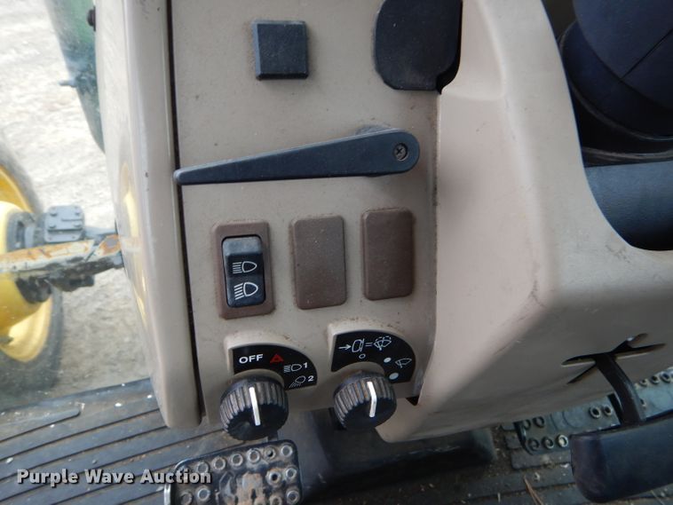 image for item GN9223 2010 John Deere 5083E  tractor