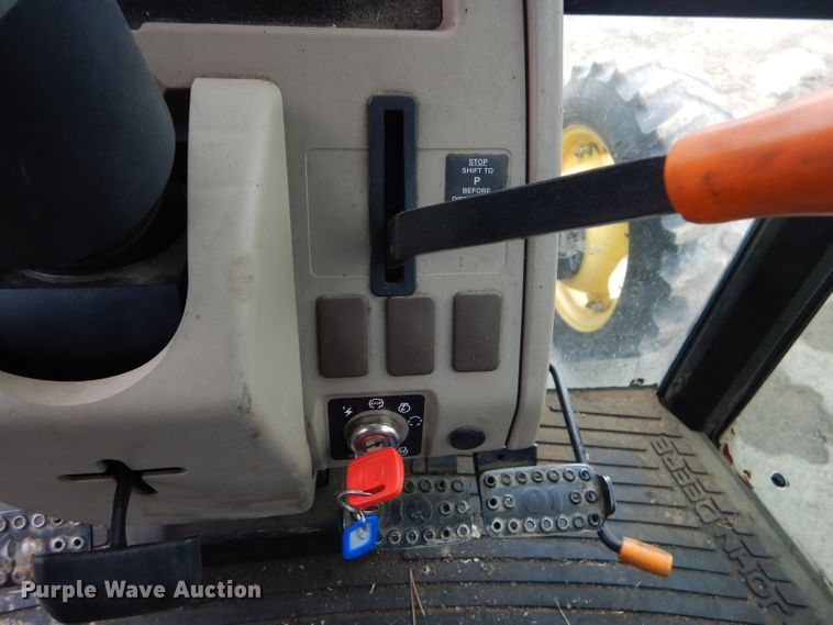 image for item GN9223 2010 John Deere 5083E  tractor