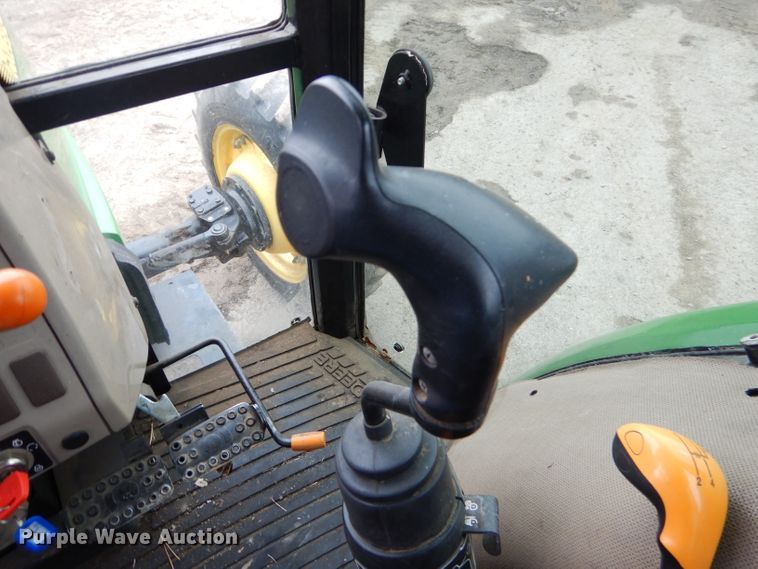 image for item GN9223 2010 John Deere 5083E  tractor