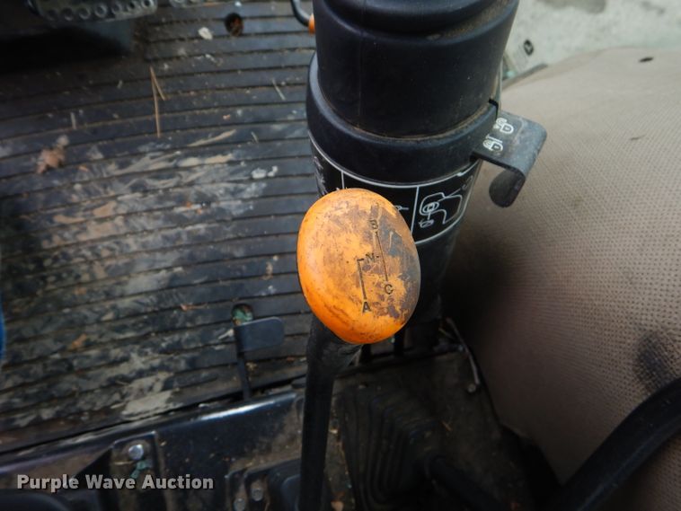 image for item GN9223 2010 John Deere 5083E  tractor