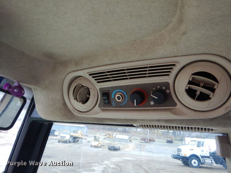 image for item GN9223 2010 John Deere 5083E  tractor