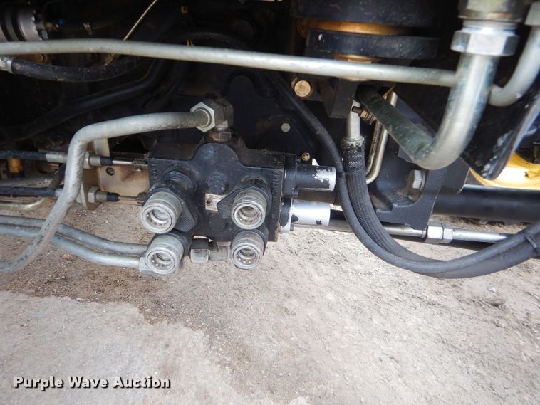 image for item GN9223 2010 John Deere 5083E  tractor