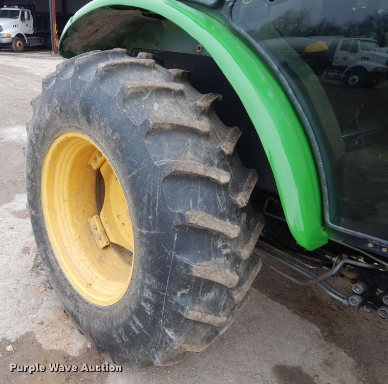 image for item GN9223 2010 John Deere 5083E  tractor