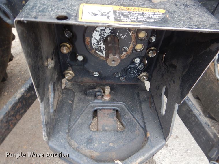 image for item GN9223 2010 John Deere 5083E  tractor