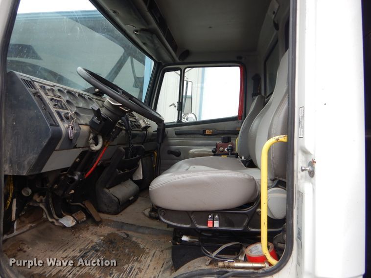 image for item GN9224 2000 Freightliner FL80  dump truck