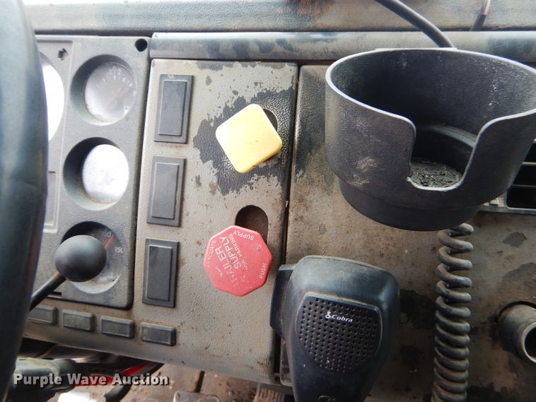 image for item GN9224 2000 Freightliner FL80  dump truck