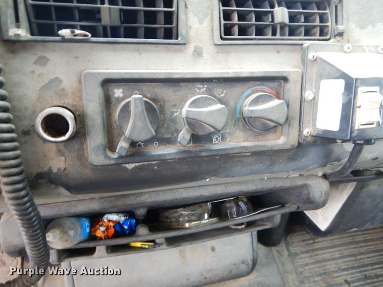 image for item GN9224 2000 Freightliner FL80  dump truck