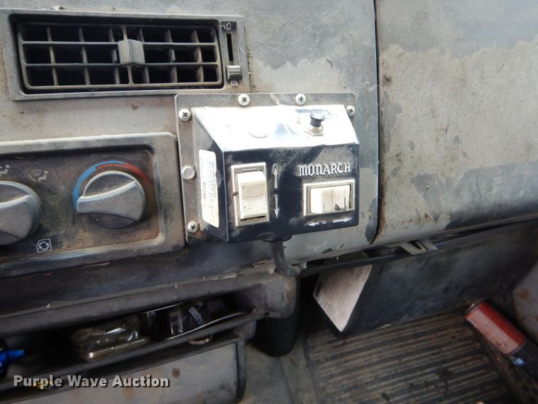 image for item GN9224 2000 Freightliner FL80  dump truck