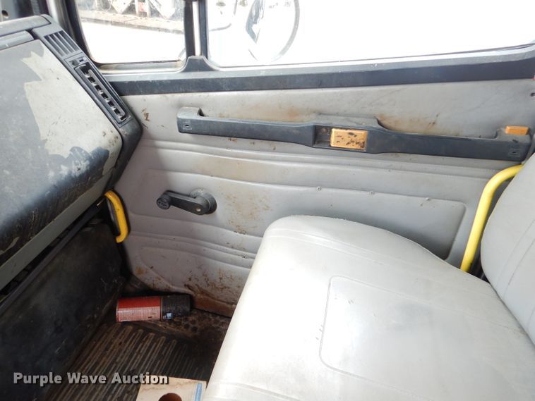 image for item GN9224 2000 Freightliner FL80  dump truck