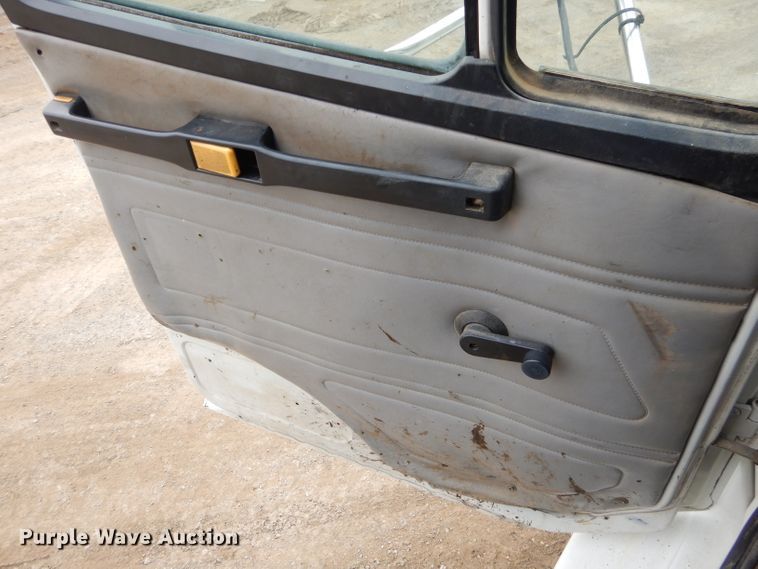 image for item GN9224 2000 Freightliner FL80  dump truck