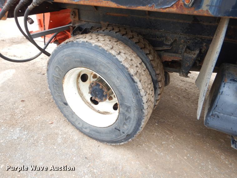 image for item GN9224 2000 Freightliner FL80  dump truck