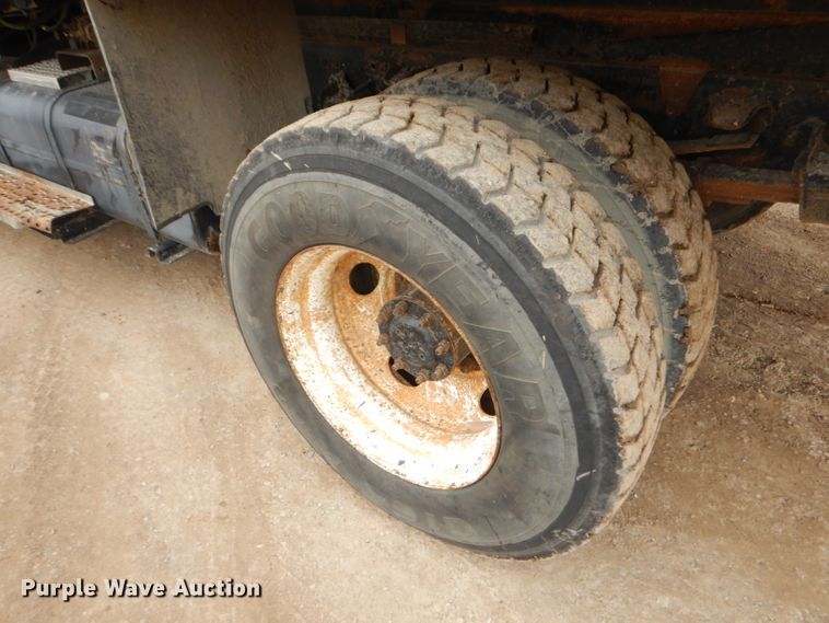 image for item GN9224 2000 Freightliner FL80  dump truck