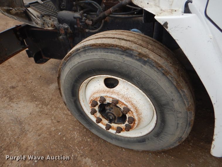 image for item GN9224 2000 Freightliner FL80  dump truck