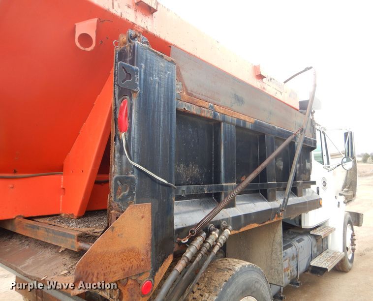 image for item GN9224 2000 Freightliner FL80  dump truck