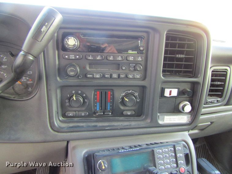 image for item GQ9027 2003 Chevrolet Suburban 2500  SUV