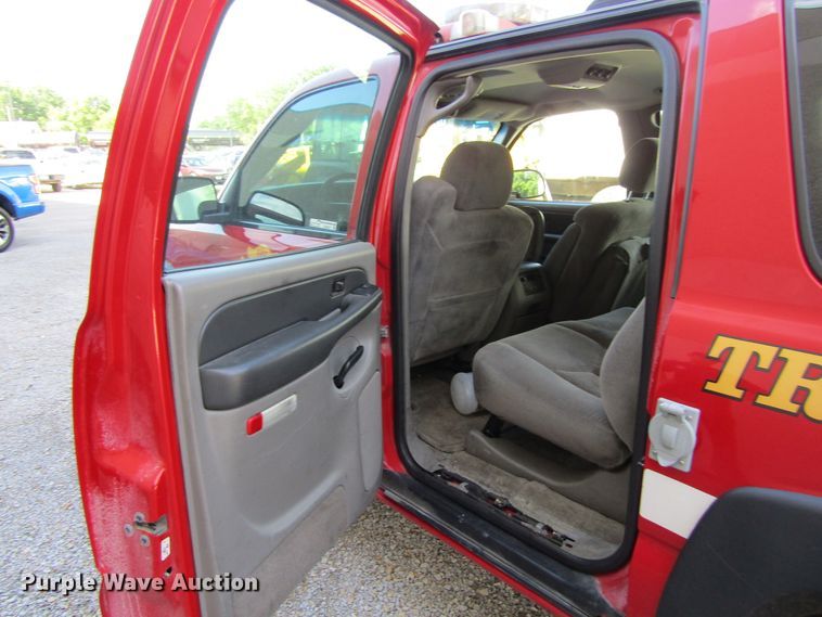 image for item GQ9027 2003 Chevrolet Suburban 2500  SUV