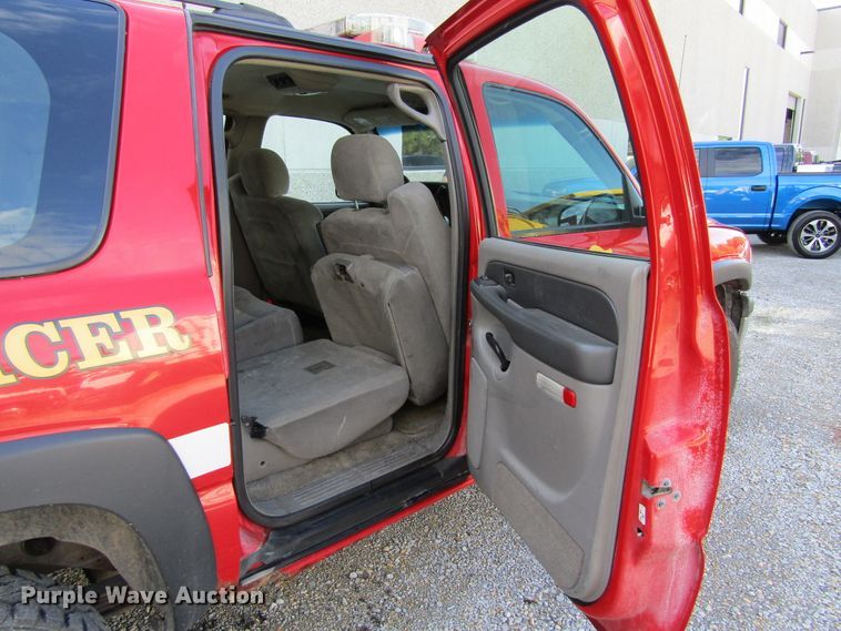 image for item GQ9027 2003 Chevrolet Suburban 2500  SUV