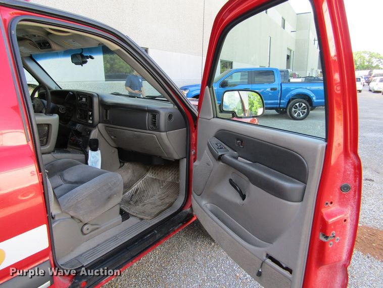 image for item GQ9027 2003 Chevrolet Suburban 2500  SUV