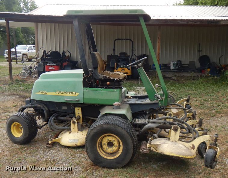 image for item GT9422 John Deere 3235B ZTR lawn mower