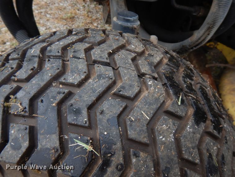 image for item GT9422 John Deere 3235B ZTR lawn mower