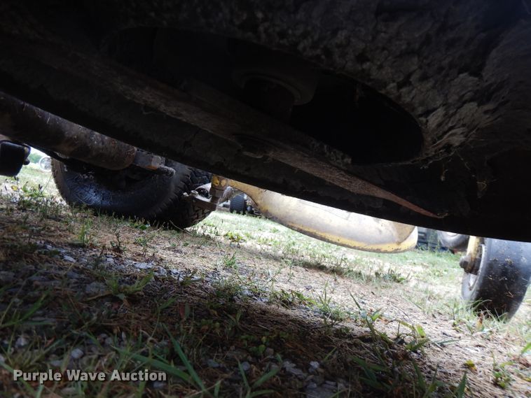 image for item GT9422 John Deere 3235B ZTR lawn mower