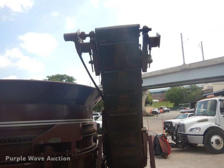 image for item GV9164 1994 Duratech HD8 tub grinder